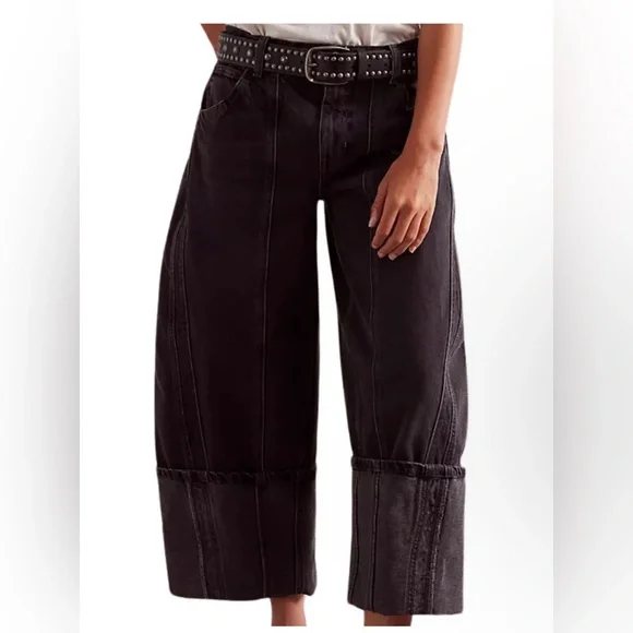 NWOT WE THE FREE OLSEN CUFFED BARREL JEANS IN BLACK ICE Sz 29 - Picture 2 of 4